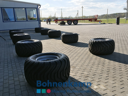 Сотрудники и комплектные колеса Bohnenkamp на праздновании 15-летия компании Western Fabrications UAB Сотрудники и комплектные колеса Bohnenkamp на праздновании 15-летия компании Western Fabrications UAB