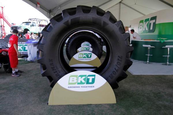 Monster Jam. Шины для тракторов можно использовать на монстрах