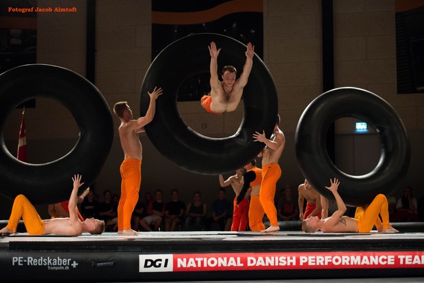 Spring gennem ring (Jacob Almtoft)